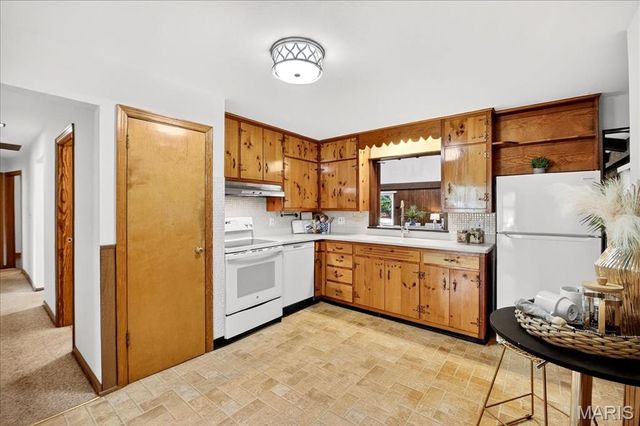 1020 Hawthorn Avenue, St Charles, MO 63301