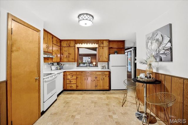 1020 Hawthorn Avenue, St Charles, MO 63301