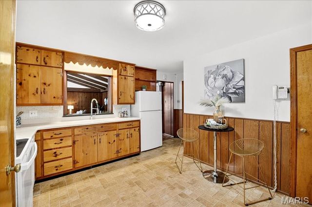 1020 Hawthorn Avenue, St Charles, MO 63301