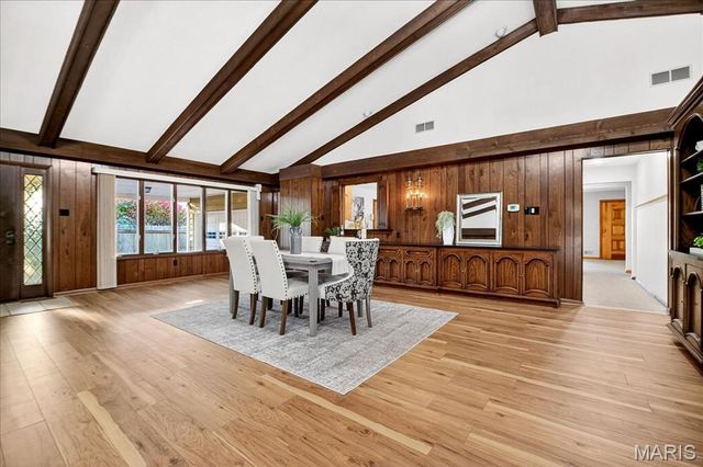 1020 Hawthorn Avenue, St Charles, MO 63301