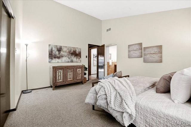 1020 Hawthorn Avenue, St Charles, MO 63301