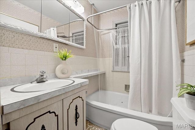 1020 Hawthorn Avenue, St Charles, MO 63301