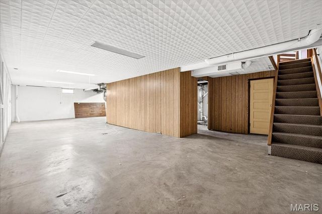 1020 Hawthorn Avenue, St Charles, MO 63301