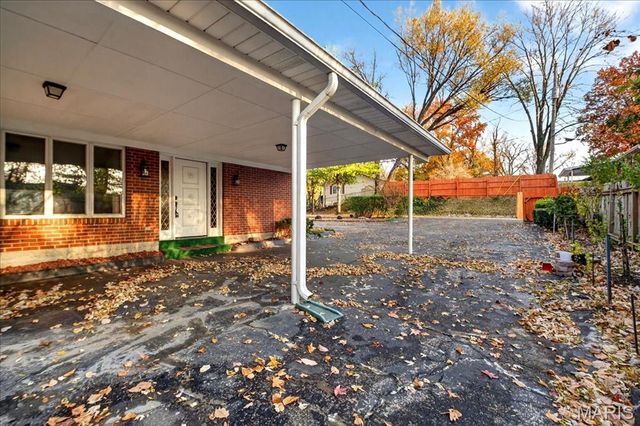 1020 Hawthorn Avenue, St Charles, MO 63301