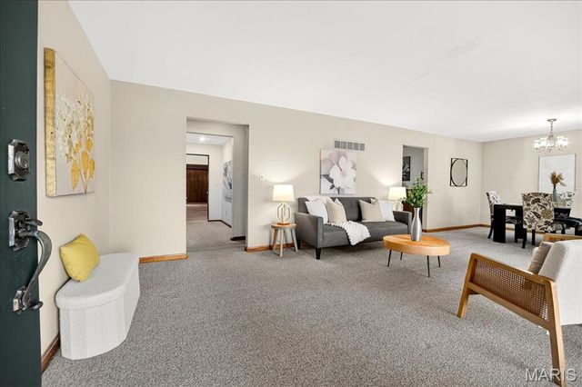 1020 Hawthorn Avenue, St Charles, MO 63301