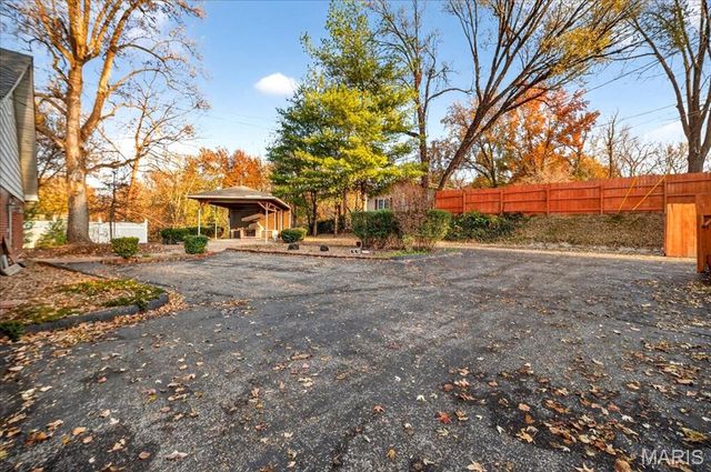 1020 Hawthorn Avenue, St Charles, MO 63301