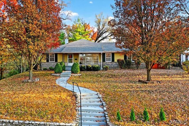 1020 Hawthorn Avenue, St Charles, MO 63301