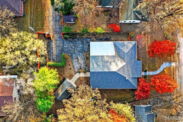 1020 Hawthorn Avenue, St Charles, MO 63301