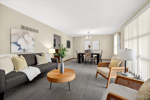 1020 Hawthorn Avenue, St Charles, MO 63301