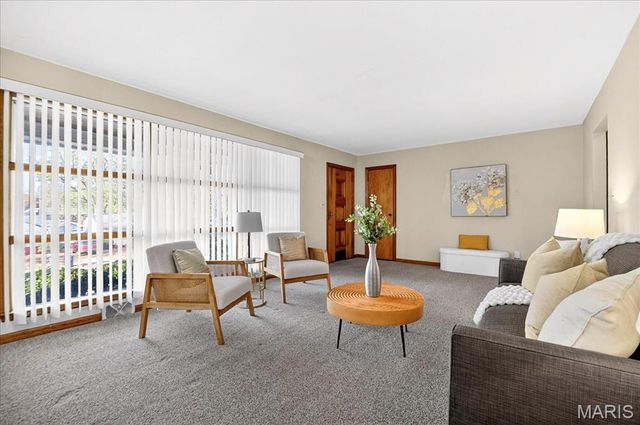 1020 Hawthorn Avenue, St Charles, MO 63301