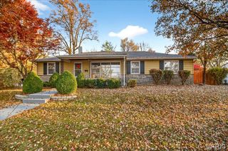1020 Hawthorn Avenue, St Charles, MO 63301