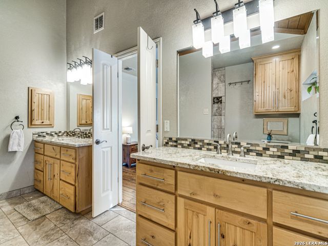 310 Oak Park, Boerne, TX 78006