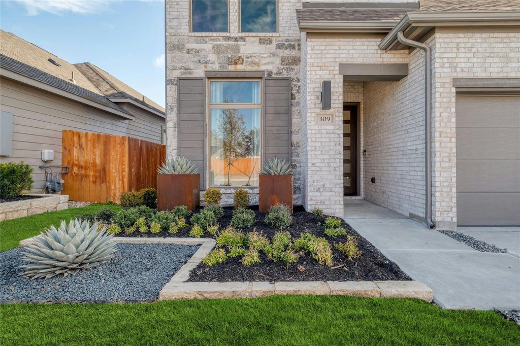 309 Langhorne BND, Liberty Hill, TX 78642