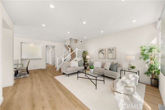 1906 Timberwood, Irvine, CA 92620