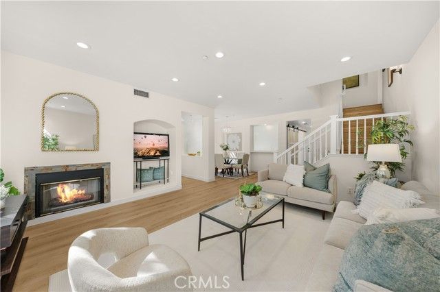 1906 Timberwood, Irvine, CA 92620