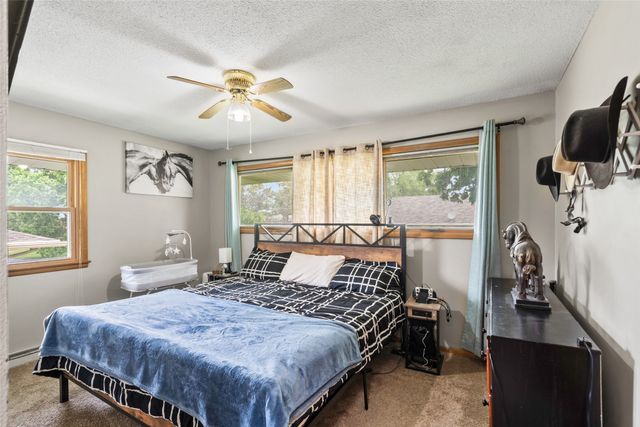 2429 E Tiffin Avenue, Des Moines, IA 50317
