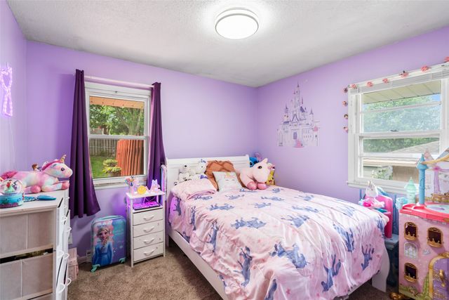 2429 E Tiffin Avenue, Des Moines, IA 50317