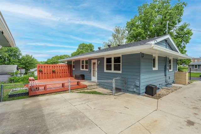 2429 E Tiffin Avenue, Des Moines, IA 50317