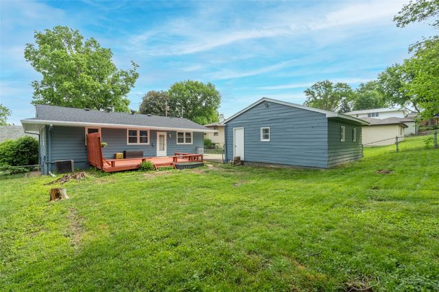 2429 E Tiffin Avenue, Des Moines, IA 50317
