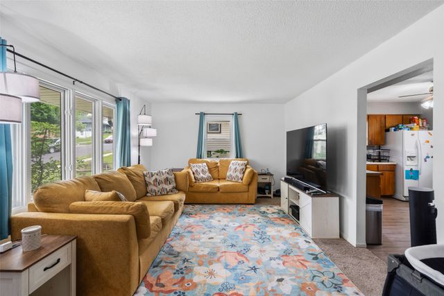 2429 E Tiffin Avenue, Des Moines, IA 50317