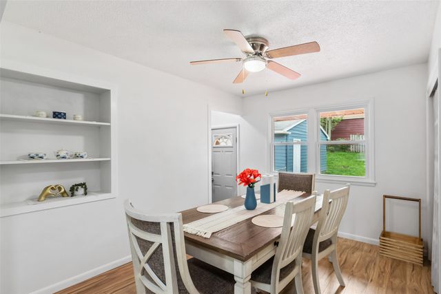 2429 E Tiffin Avenue, Des Moines, IA 50317