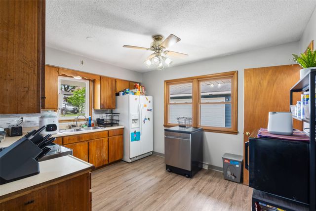2429 E Tiffin Avenue, Des Moines, IA 50317