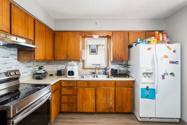 2429 E Tiffin Avenue, Des Moines, IA 50317