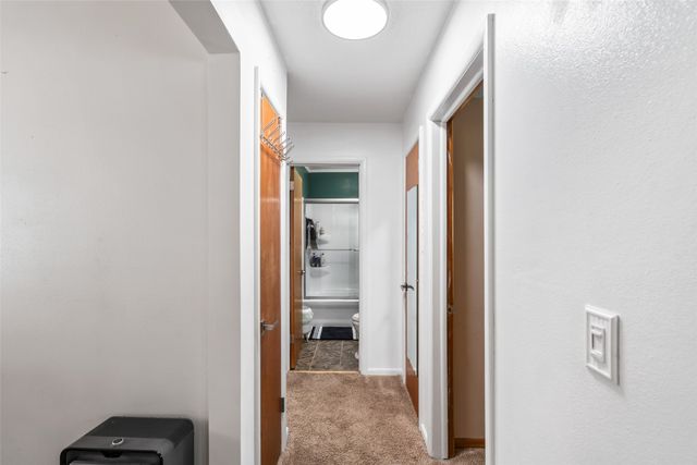 2429 E Tiffin Avenue, Des Moines, IA 50317