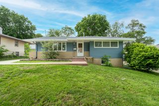 2429 E Tiffin Avenue, Des Moines, IA 50317