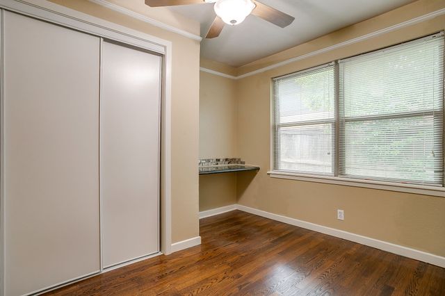4952 Stadium Drive, Fort Worth, TX 76133