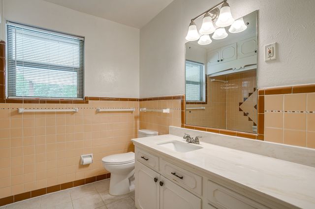 4952 Stadium Drive, Fort Worth, TX 76133