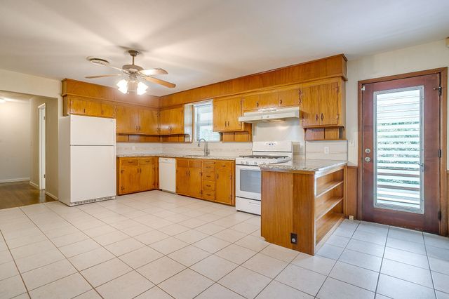 4952 Stadium Drive, Fort Worth, TX 76133