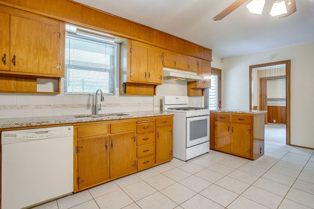 4952 Stadium Drive, Fort Worth, TX 76133