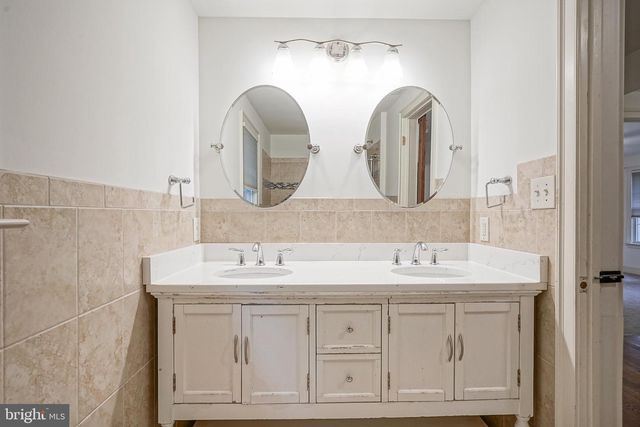 336 E CENTRAL AVE, Moorestown, NJ 08057