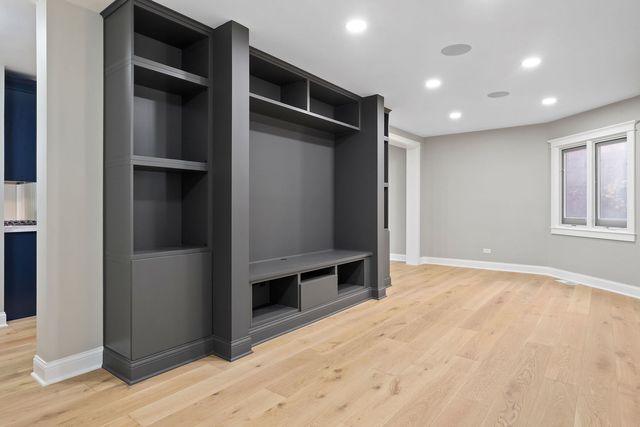 1615 N Vine Street, Chicago, IL 60614