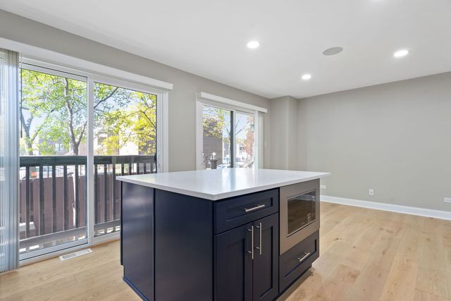 1615 N Vine Street, Chicago, IL 60614