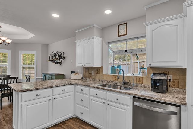 102 Remington Trl., Longview, TX 75604