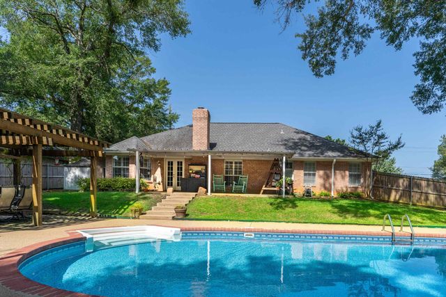 102 Remington Trl., Longview, TX 75604