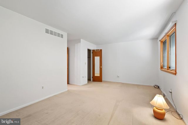 6 WHITEMARSH CT, Dover, DE 19904