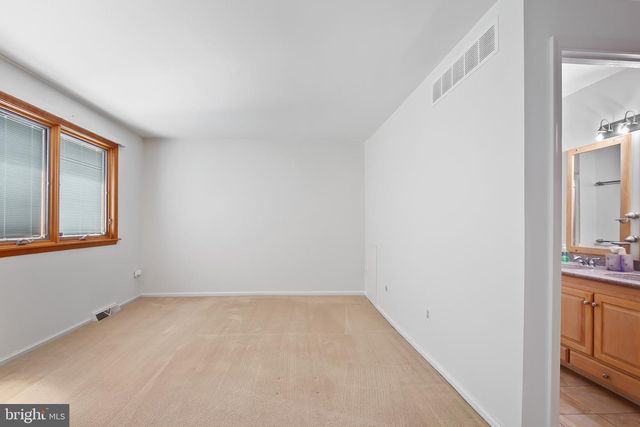 6 WHITEMARSH CT, Dover, DE 19904