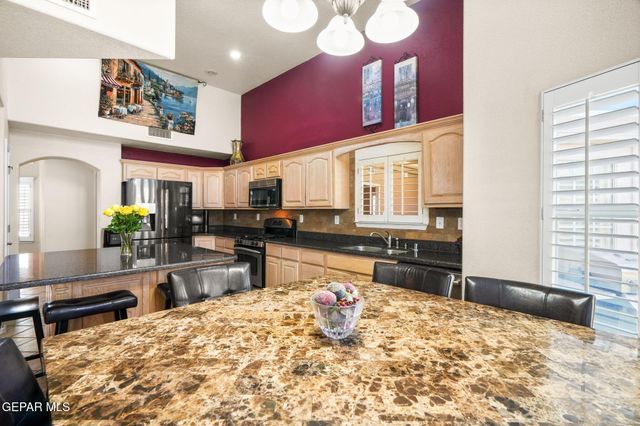 1212 FRANKLIN NOOK Way, El Paso, TX 79912