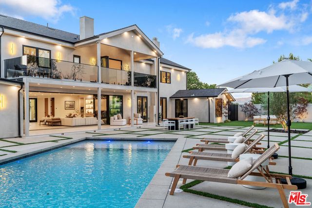 5036 Shirley Avenue, Tarzana, CA 91356