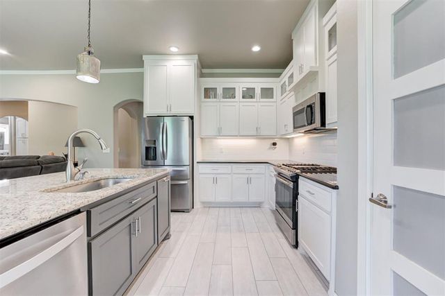 3008 Hunter Crest Drive, Edmond, OK 73034