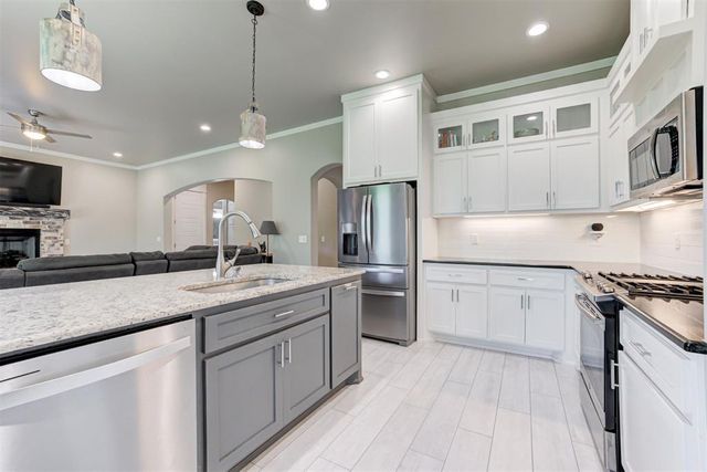 3008 Hunter Crest Drive, Edmond, OK 73034