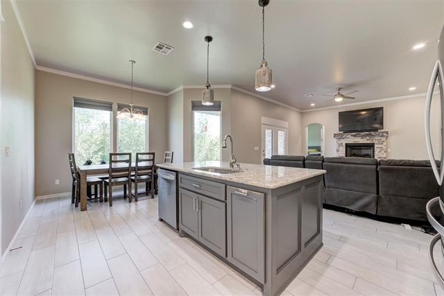 3008 Hunter Crest Drive, Edmond, OK 73034