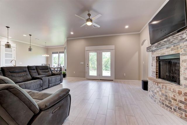 3008 Hunter Crest Drive, Edmond, OK 73034