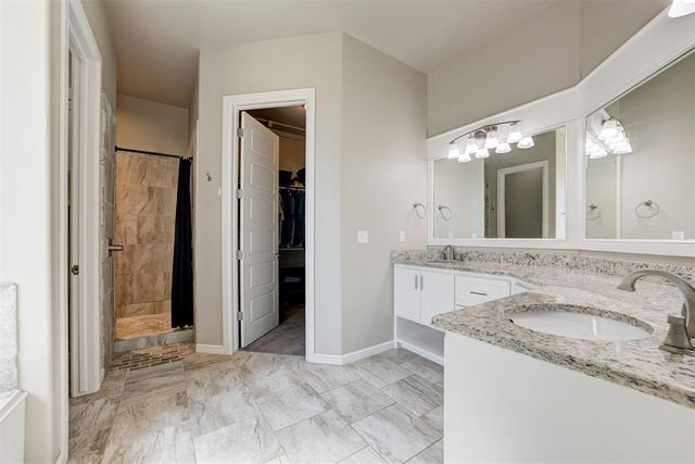 3008 Hunter Crest Drive, Edmond, OK 73034