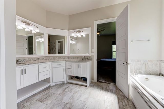 3008 Hunter Crest Drive, Edmond, OK 73034