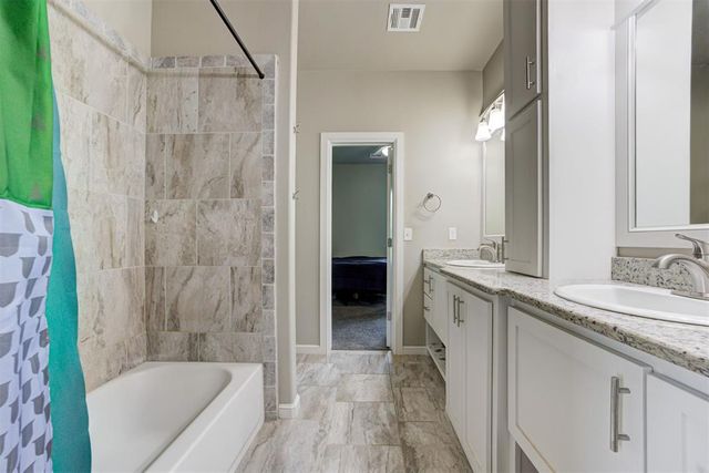 3008 Hunter Crest Drive, Edmond, OK 73034