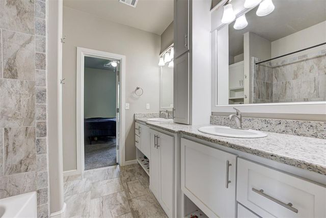3008 Hunter Crest Drive, Edmond, OK 73034